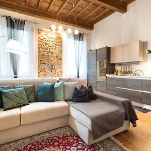 Appartement E Quindi Uscimmo A Riveder Le Stelle, Florence